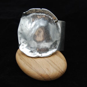 Bracelet manchette en plaqué argent : bijoux larges et abstraits