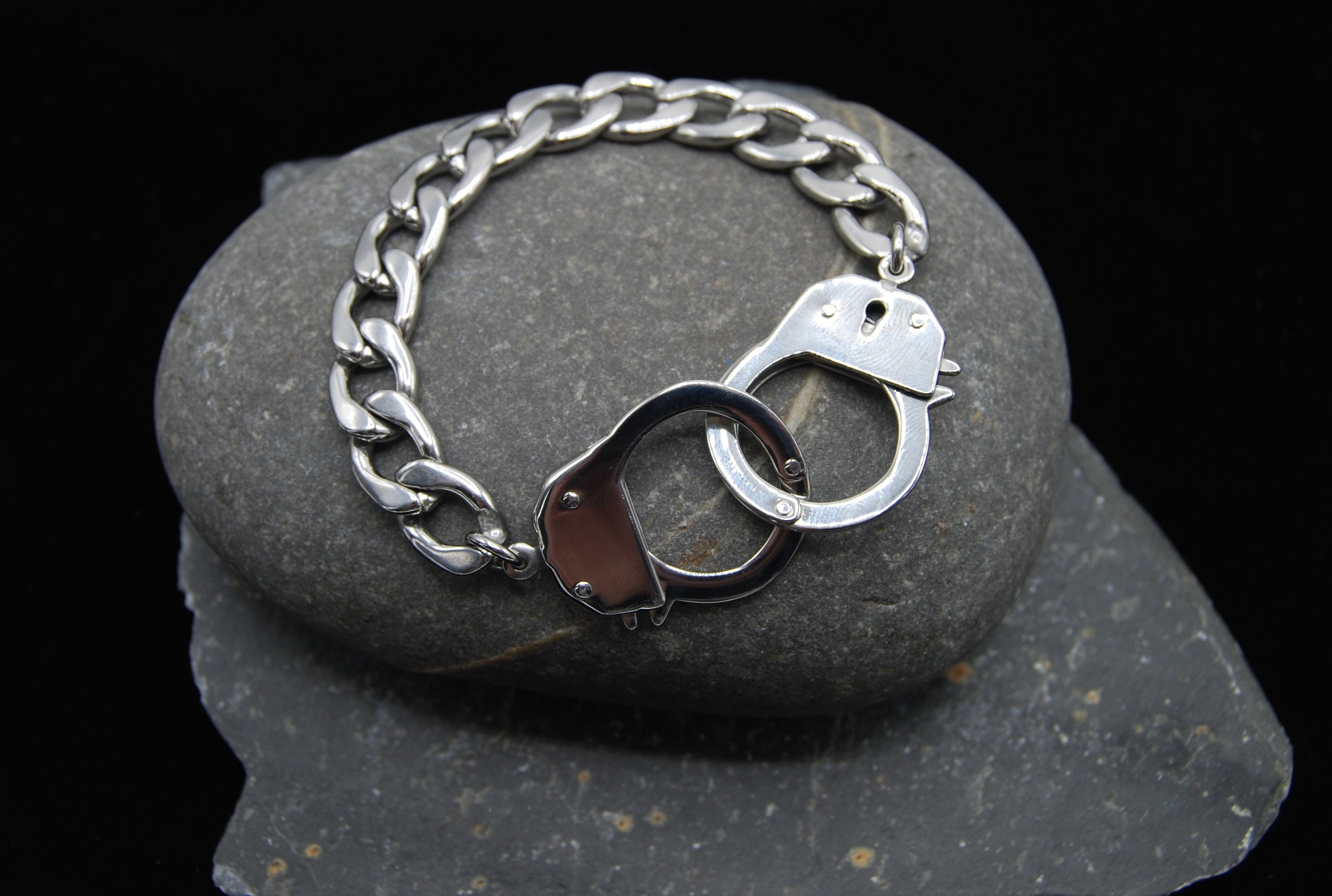 Stainless steel cheap handcuff bracelet