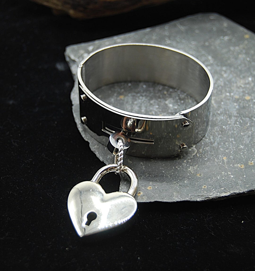 vaultroom PADLOCK BANGLE シルバー　ブレスレット Padlock Cuff Bangle: Wide Stainless Steel Bracelet With Heart Lock