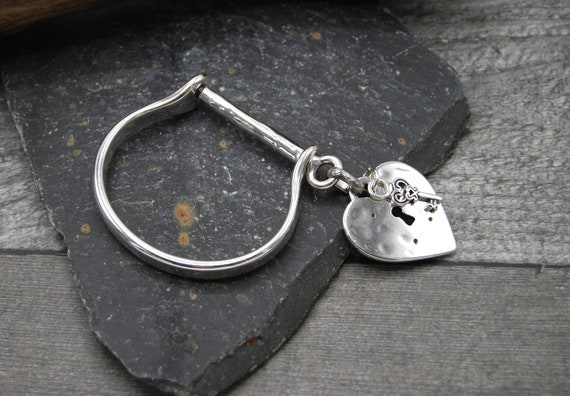 Silver Padlock Bangle: Heart & Key Charm Cuff Bracelet - Etsy Denmark