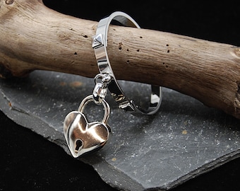アクセサリー Vaultroom PADLOCK BANGLE Padlock Cuff Bangle: Wide Stainless Steel Bracelet With Heart Lock