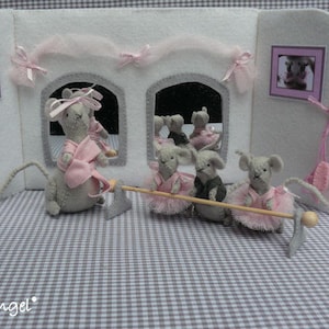 Mimi&#39;s Ballet Studio - PDF pattern - instand download - with free Frontage pattern for the Studio. Including the lettering.