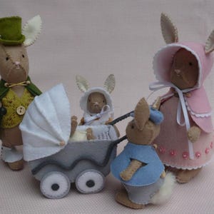 Coniglietto pasquale - La famiglia March - set di modelli di cucito a mano in PDF - progetto in feltro di lana