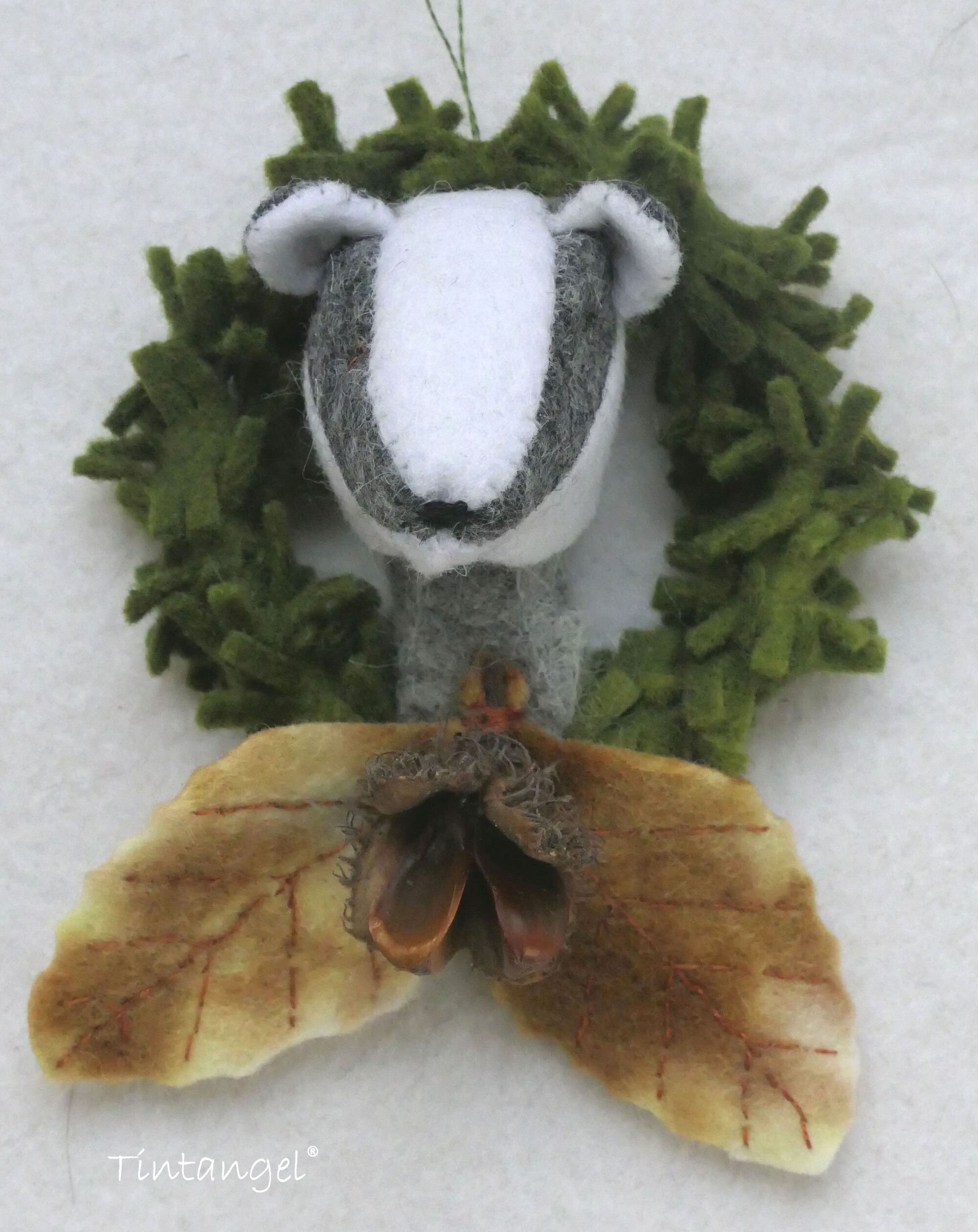 Badger Wreath - PDF pattern - instant download