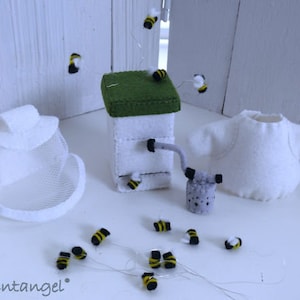 Dress to Impress Beekeeper set with beehive and bees - PDF pattern - Instand download - No animal pattern on this file.