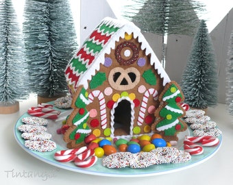 Felt Gingerbread House pattern  - PDF- felt project - hand sewing - Direct downloaden