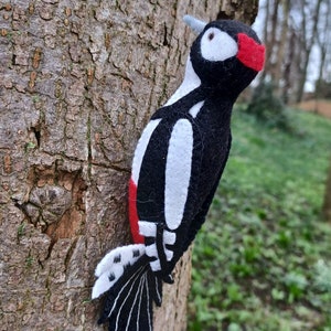 Great Spotted Woodpecker -PDF felt pattern - sewing pattern - instant download.