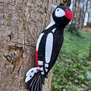 Great Spotted Woodpecker -PDF felt pattern - sewing pattern - instant download.