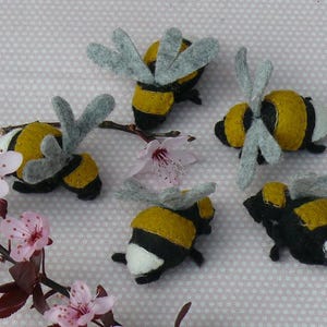Bumblebees - PDF handsewing pattern - waldorf craft project - nature lovers idea