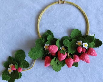 Strawberry Wreath pattern  - PDF  -hand sewing - summer felt project - Waldorf style crafting