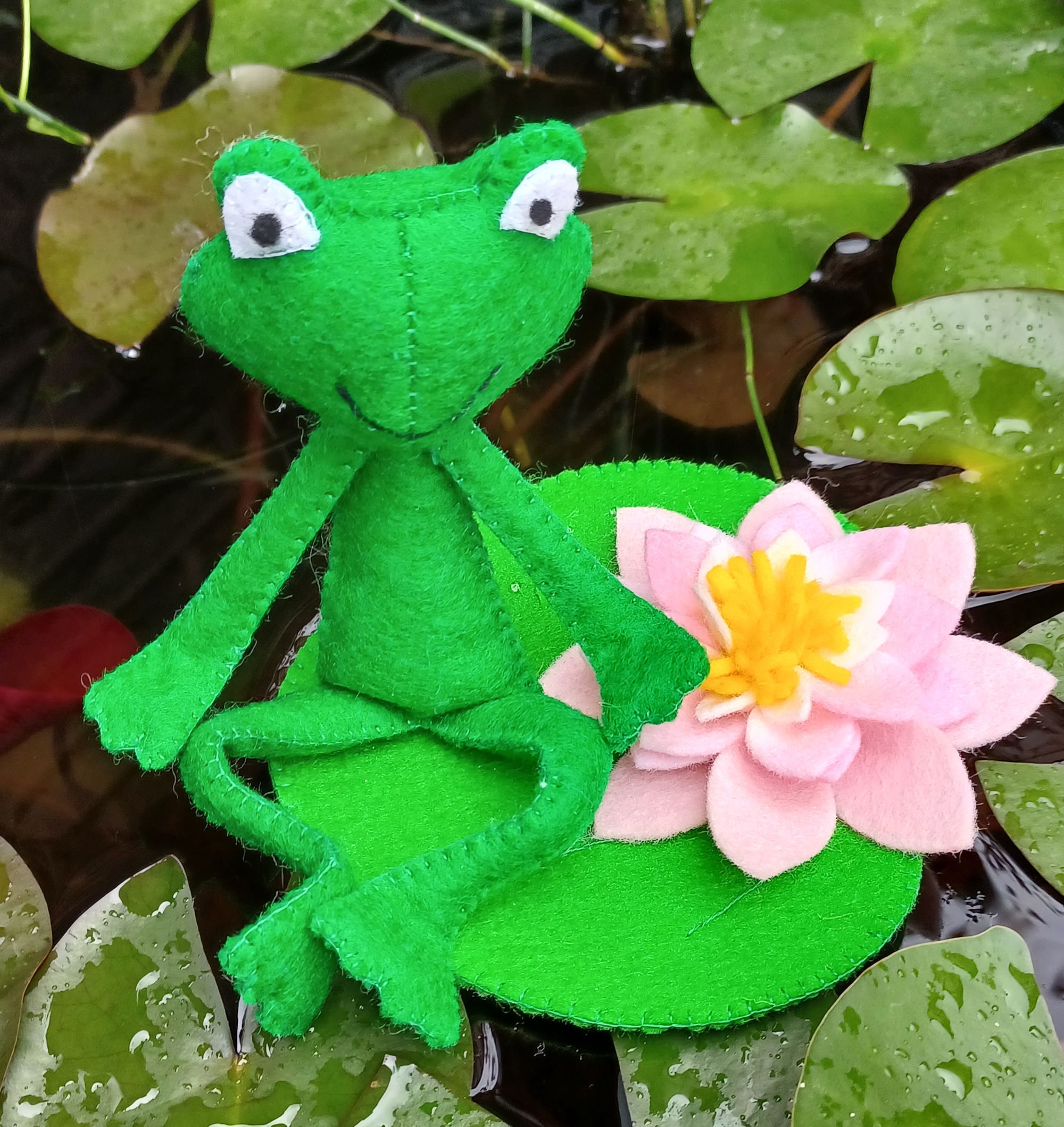 The Happy Frog - PDF Hand Sewing Pattern - Small Wool Felt Projest ...