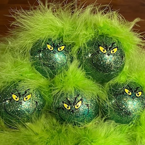 Décoration de Noël Grinch | Décoration de Noël amusante | Grincheux mignon avec les cheveux ou chauve | ornement pour sapin Grinchmas | Décoration de Noël Whoville