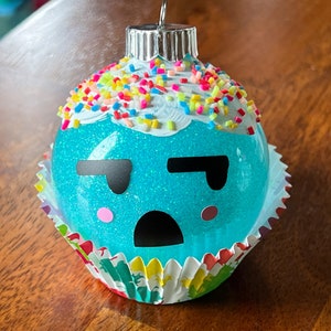 Personalized Glass Cupcake Ornament | Handmade Christmas Ornament | Custom Name Ornament | Cute Cupcake Holiday Decor | Gift for Bakers