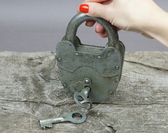 Serratura della porta, lucchetto, serratura a cerniera, serratura antica della porta, porta, porta antica, decorazione della porta, serratura della porta URSS