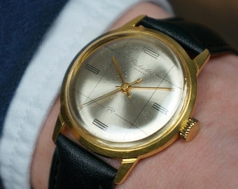 Vintage Raketa Men's Watch: USSR Mechanical Wristwatch, 1970s