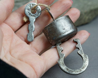 Serratura della porta, lucchetto, serratura a cerniera, serratura antica della porta, porta, porta antica, decorazione della porta, serratura della porta URSS