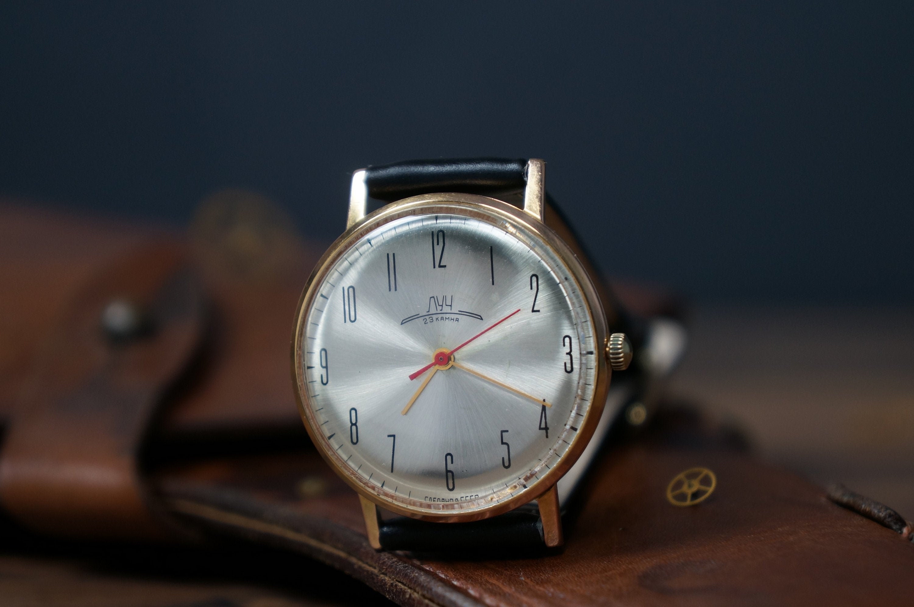 レアな時計、レトロ時計、ヒッピー時計、ソビエト時計のヴィンテージ
