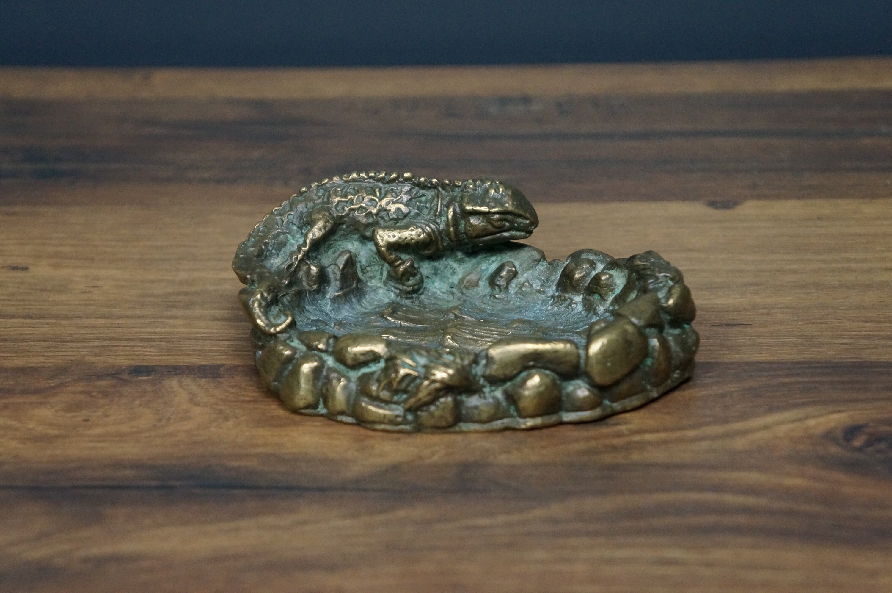 アンティーク雑貨 vintagelevistenderloinRRLwtapscootierats Silver Accessocraft NYC Large Medieval Revival Repousse
