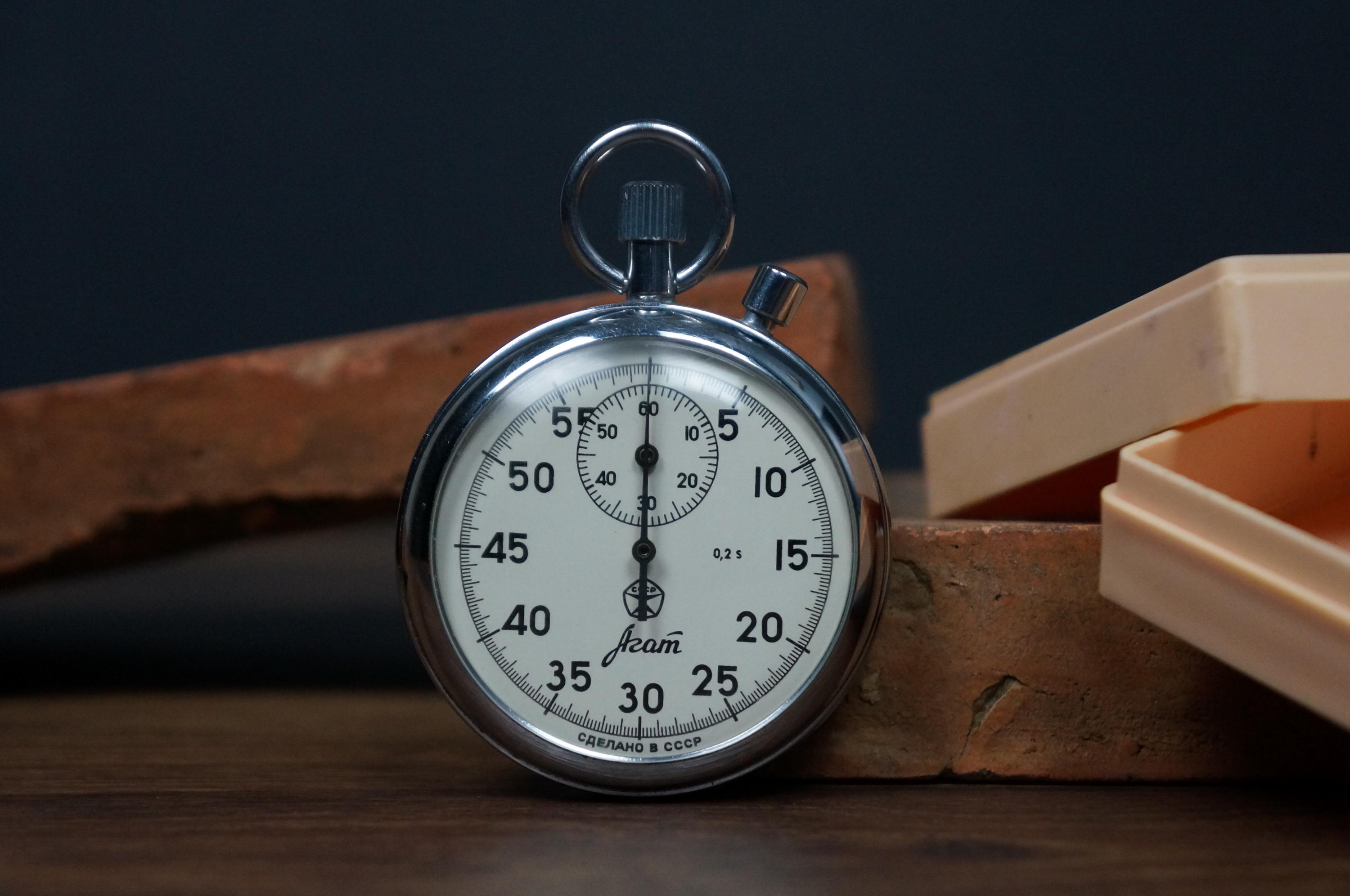 ヴィンテージ AGAT 機械式ストップウォッチ、ソ連製スポーツ用品、1980