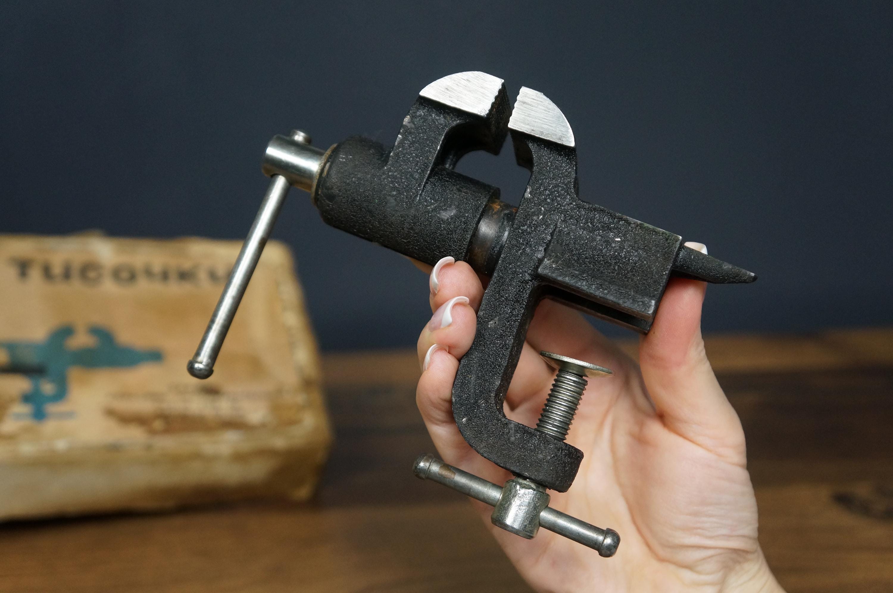 ヴィンテージメタルベンチバイス：ソ連の工具、細部の作業 - Etsy 日本