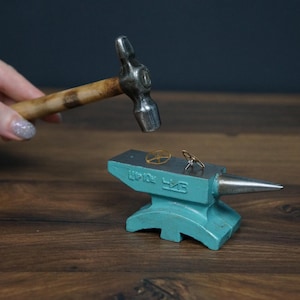 Anvil, vintage anvil, miniature anvil, small anvil, antique anvil, metal anvil, old anvil, jewelers anvil, mini anvil, work tool, work