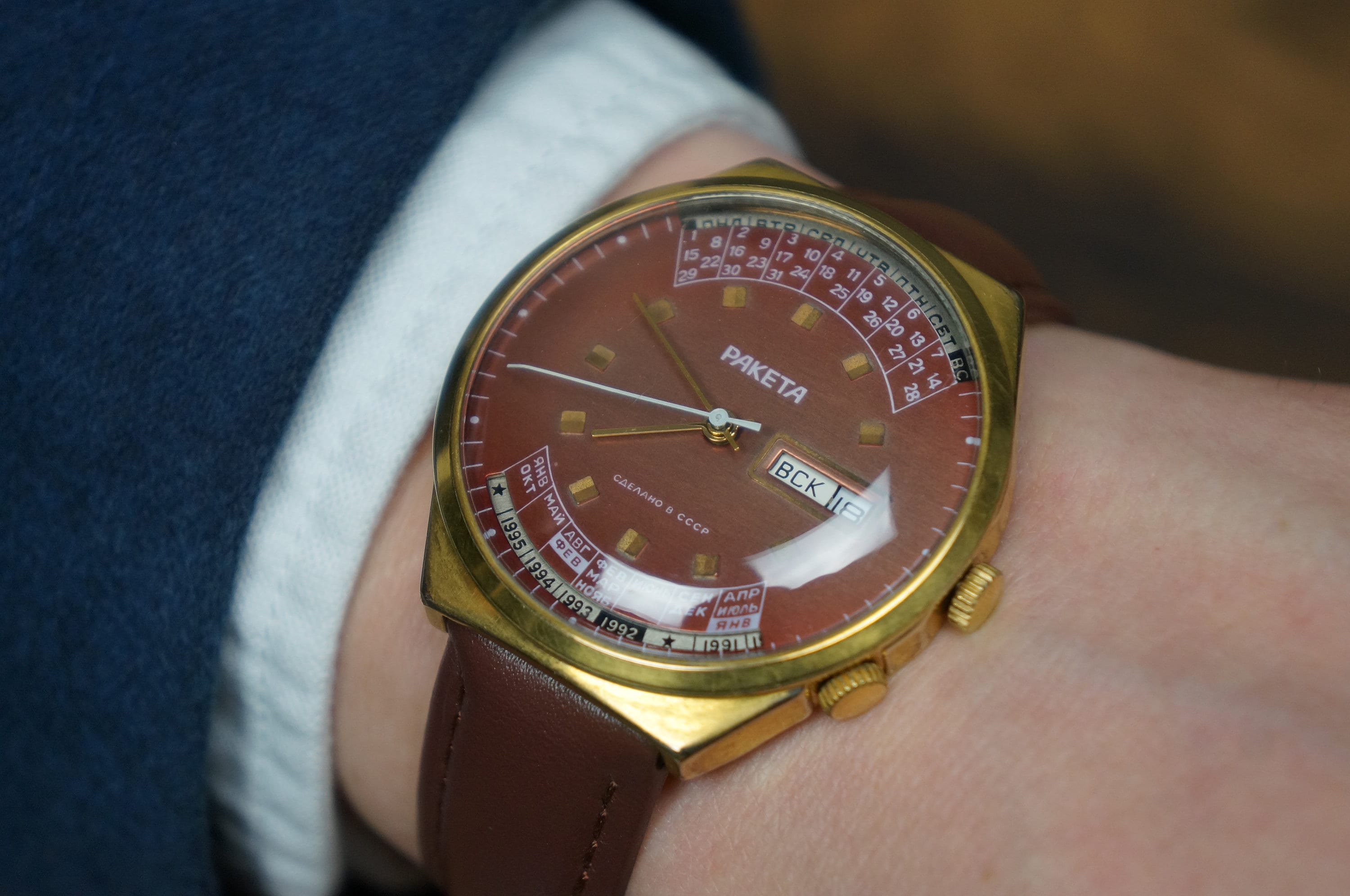 美品　HR MARKET NEON WATCH RED Nixon Women's A726200 The Vega Red Dial Red Acetate Elastic