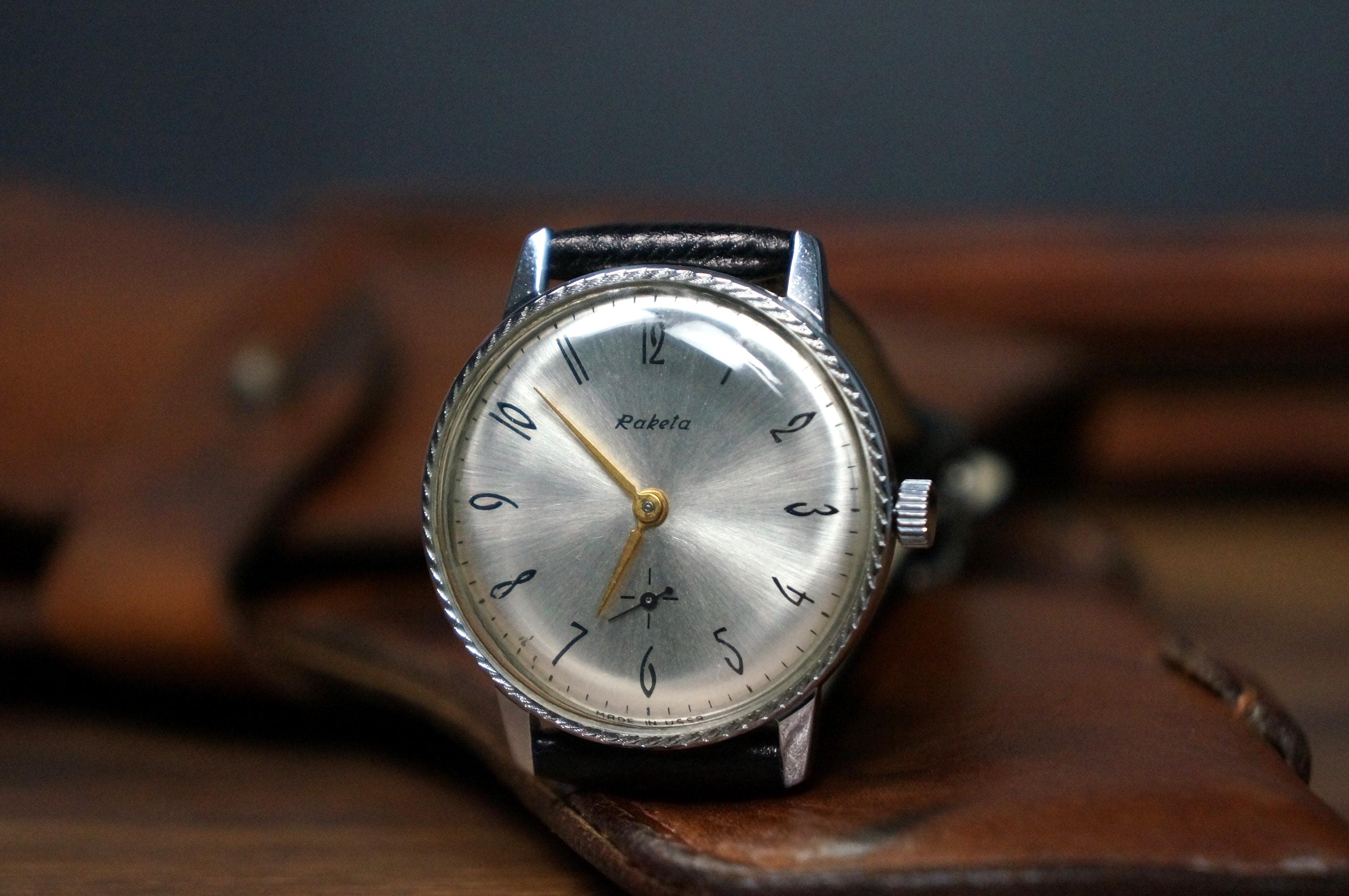 Montre Raketa Vintage URSS 1980 - Mécanique Manuelle, 18 Rubis, Bracelet Cuir, Garantie 6 Mois