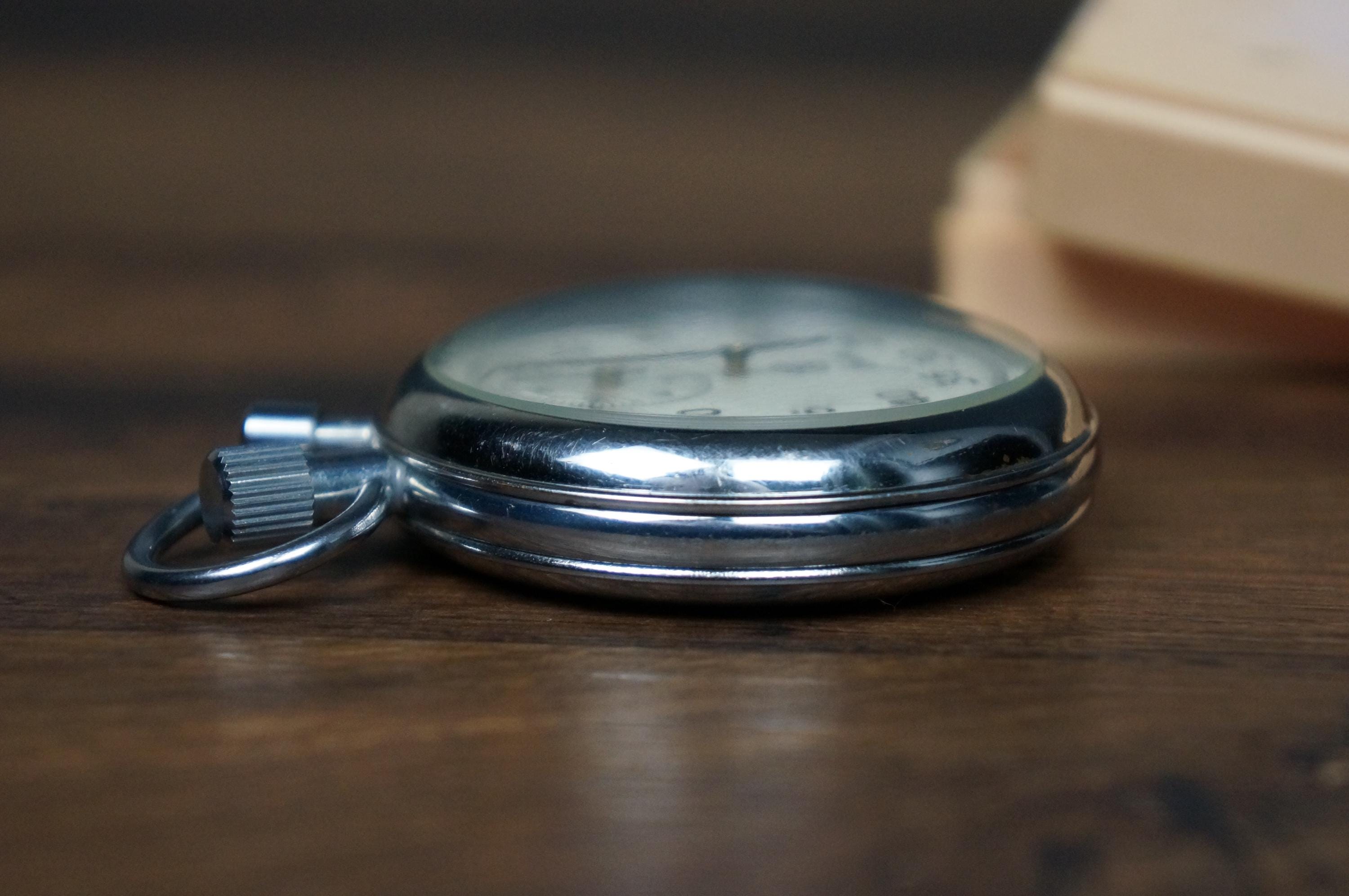 ヴィンテージ AGAT 機械式ストップウォッチ、ソ連製スポーツ用品、1980