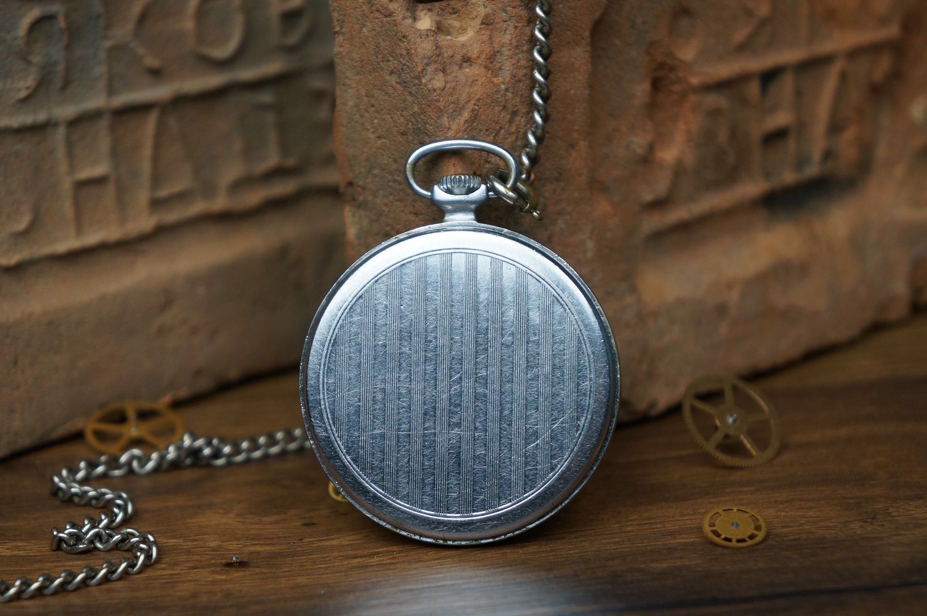 スイス製、ソ連製の懐中時計 手巻 2コ