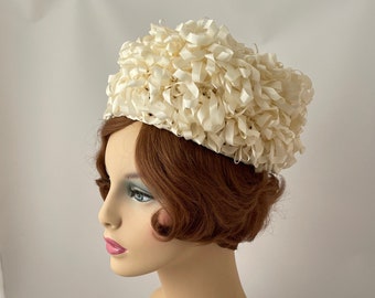 Ladies vintage hat, 1960s hat, 1960s vintage hat, 1960s ivory hat, 1960s crochet hat, Mid-century hat, Retro hat, Mod hat, Turban hat