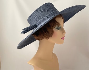 Dames vintage hoed, grote rand hoed, Derby hoed, High tea hoed, Ascot hoed, blauwe strohoed, Vintage zomerhoed, Glamour hoed, Zomerhoed