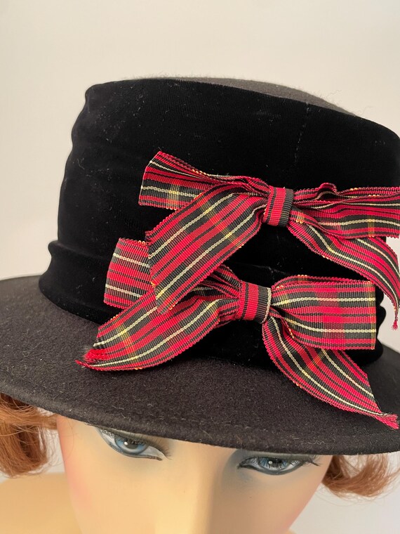 Ladies 1980s hat, 1980s vintage hat, 1980s hat, 1980s clothing, 1980s black hat, 1980s felt hat, Eric Javits hat, Winter hat, Christmas hat View 6