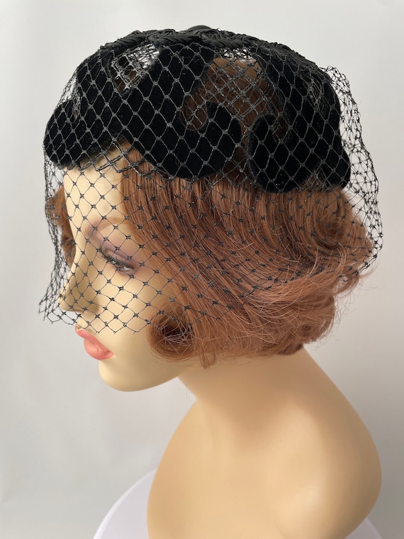 Ladies vintage veil hat Gem
