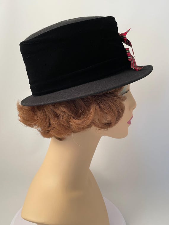 Ladies 1980s hat, 1980s vintage hat, 1980s hat, 1980s clothing, 1980s black hat, 1980s felt hat, Eric Javits hat, Winter hat, Christmas hat View 4