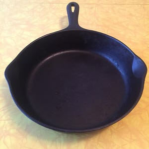 Cast Iron Skillet Pan Griddle Stove to Oven Medium 9" Diameter