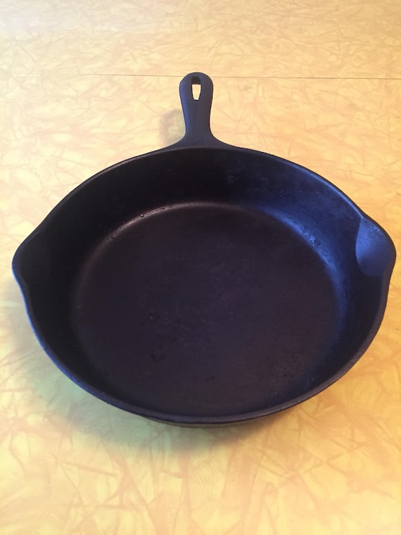 Cast Iron Skillet Pan Griddle Stove to Oven Medium 9 Diameter 