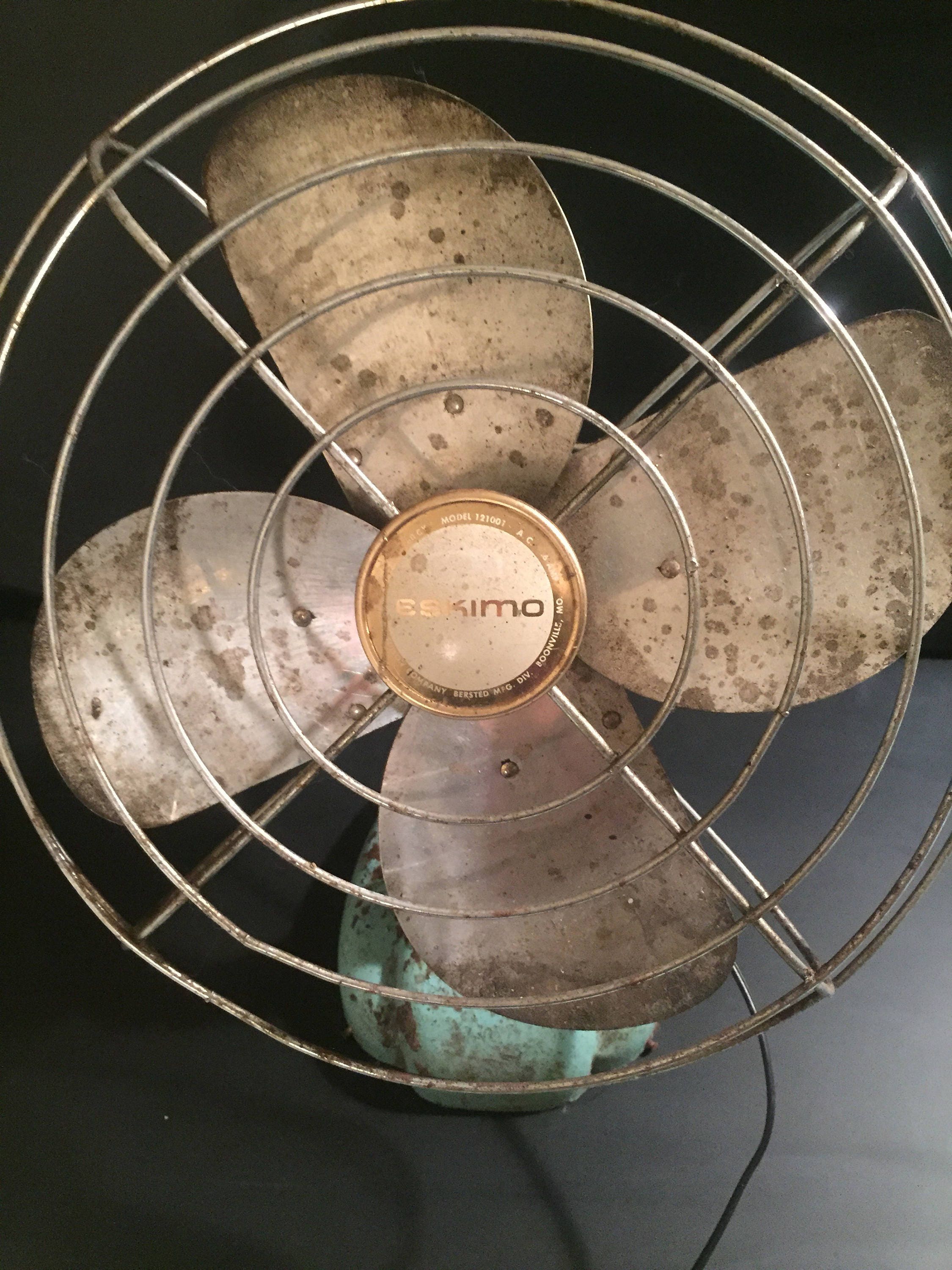 Vintage Eskimo Turquoise Desk Table Fan Movable Base Working