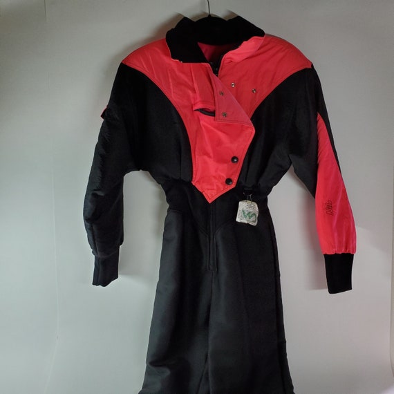 Retro Nils One Piece Black and Neon Pink Ski Snow Suite With Original Detachable Boot Powder Guards Women's Size 8 Retro Nils One Piece Black and Neon Pink Ski Snow Suite With Original Detachable Boot Powder Guards Women's Size 8