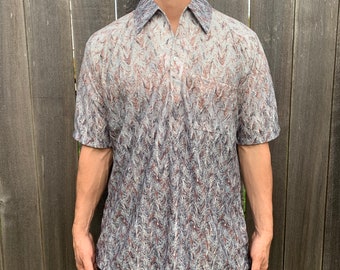 Vintage Lilly Daché 1970's Blue and White Short Sleeve One Button Dress Polo Shirt Polyester Men's Size Large