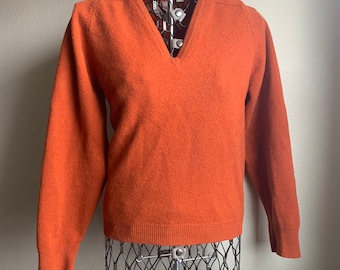 Vintage Wynbrier Bulllock’s by Alan Paine Lamb Wool Orange Rust Sweater Women's Small