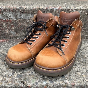 Braune High Top Dr. Marten&#39;s Made in England Herren Größe 7 Damen 9 Lederstiefel