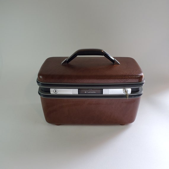 samsonite cosmetic train case