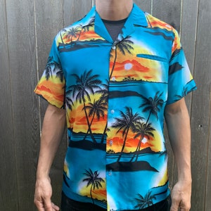 Vintage EverGreen Island Hawaiian Shirt Short Sleeve Button Up Blue Yellow Orange Palm Tree Sunset Print Men&#39;s Large