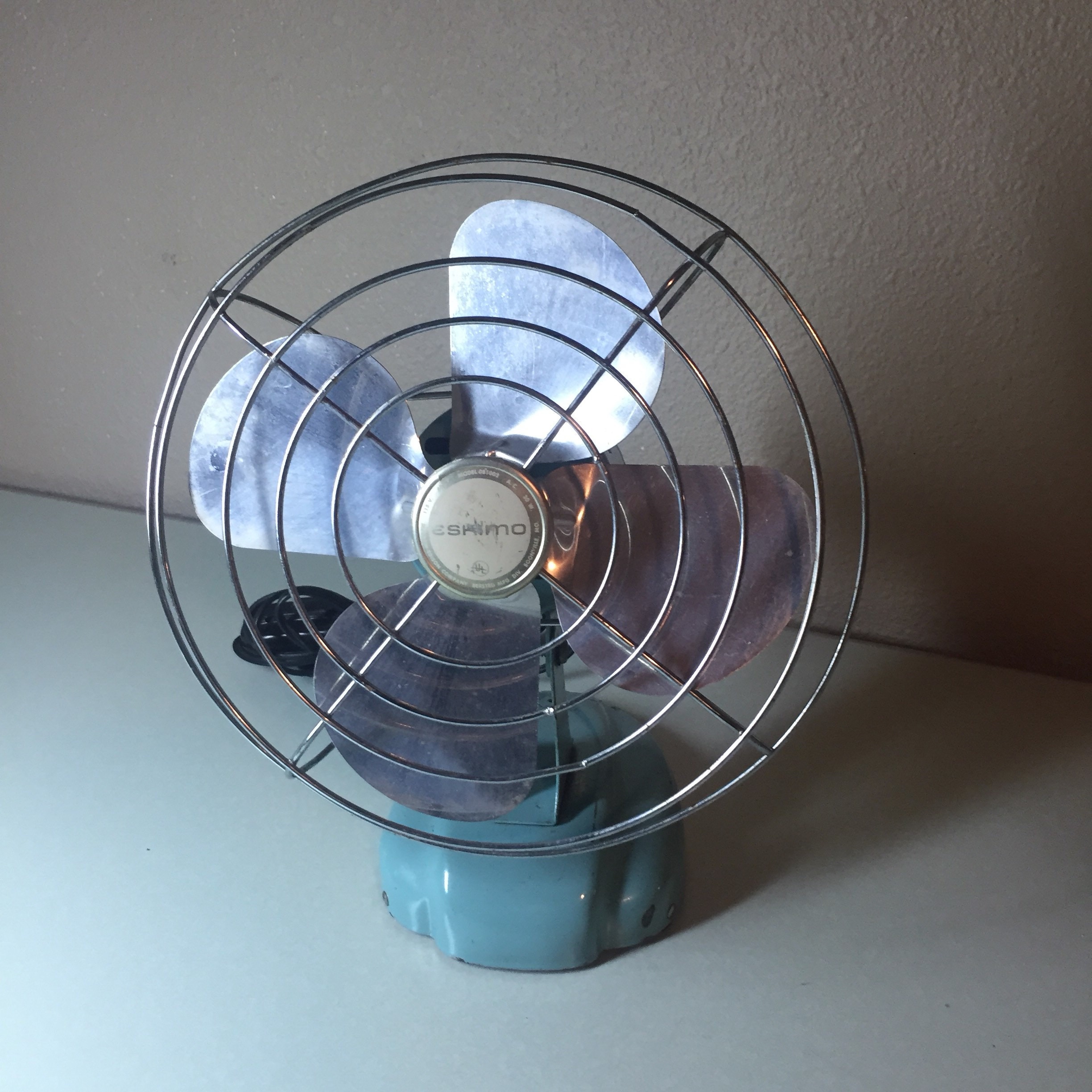Vintage Eskimo Turquoise Desk Table Fan Movable Base Working
