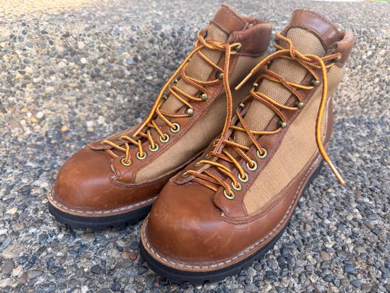 Danner, Danner Natural Leather Gortex Lace Up High Top Field Work Boots Shoes with Vibram Soles Men's Size 8.5 B Women’s Size 10.5