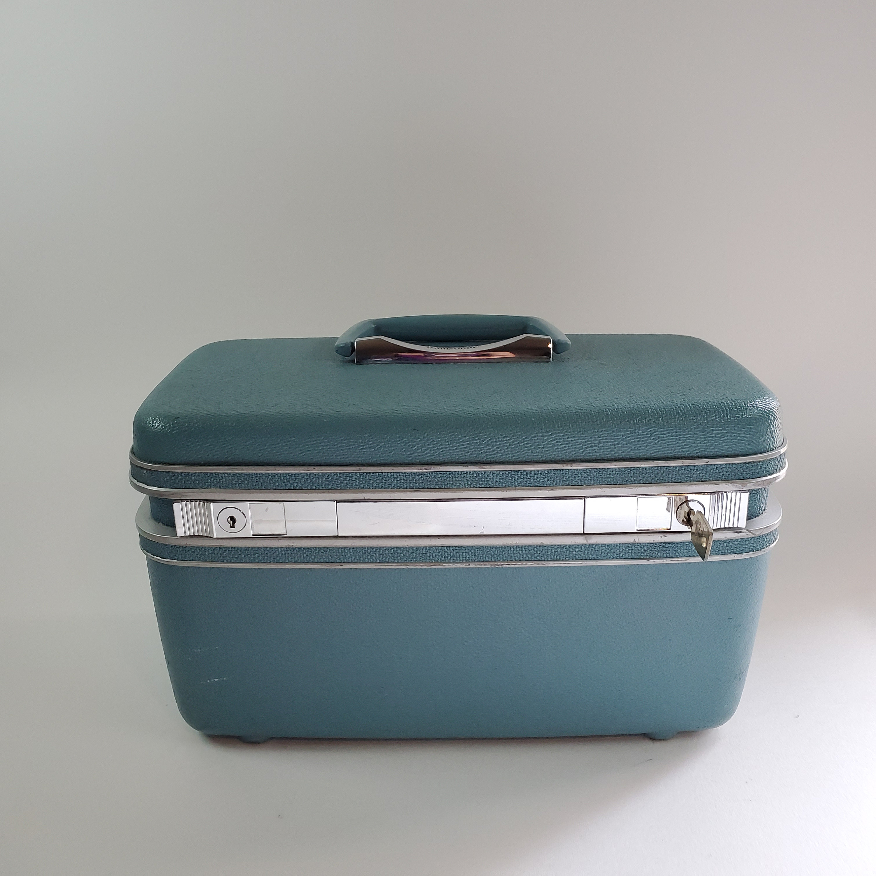 Vintage Samsonite Light Blue Cosmetic Bag Train Case Carry On Tote Luggage with Key