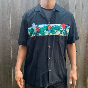 Vintage Paradise Found Hawaiian Shirt Short Sleeve Button Up Black Red Green Parrot Palm Leaf Print Men&#39;s XL