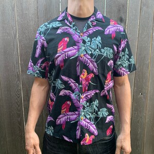Vintage Paradise Found Hawaiian Shirt Short Sleeve Button Up Black Purple Green Parrot Palm Leaf Print Men&#39;s Small