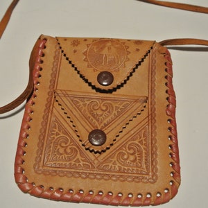 Clutch de couro marroquino - porta-moedas - padrões gravados - bolsa de ombro