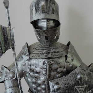 Metal knight armor - 16&#39;&#39;